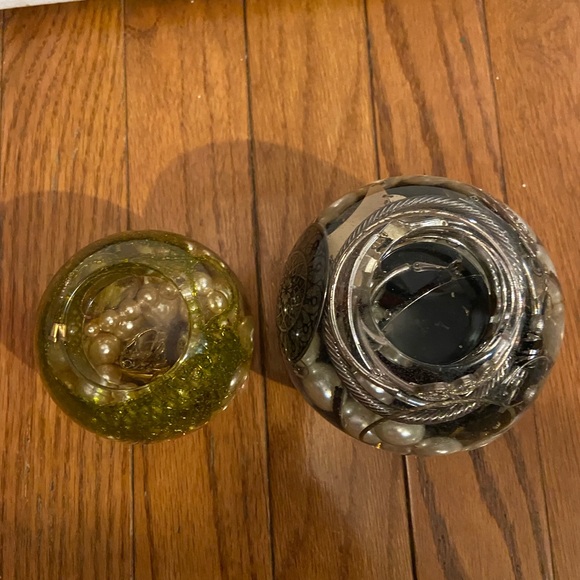 Handmade Pair of Epoxy Resin Jewelry Orb Tea-light Holders - Picture 5 of 13